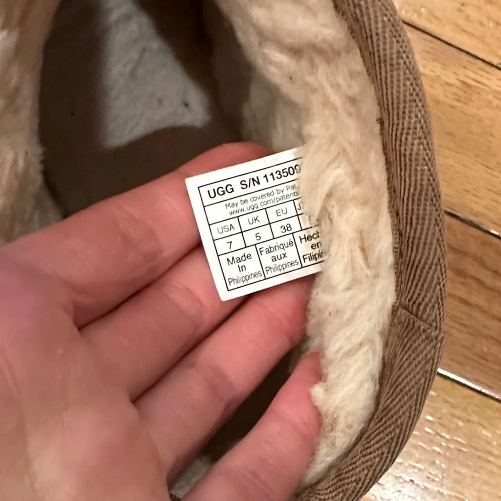 UGG Classic Ultra Mini Platform - Picture 3 of 3